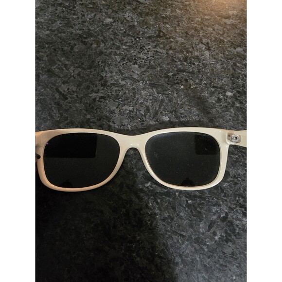 Ray-Ban New Wayfarer Black on Beige Sunglasses RB2132 875 52 / RB2132875-52 - Picture 4 of 4